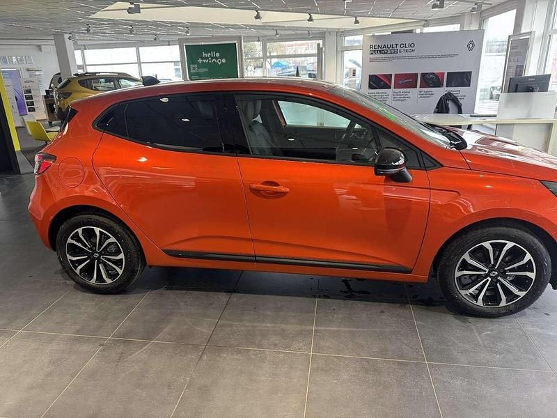 Neu Renault Clio V Techno 91 PS (66 kW) 2025 Valenciaorange metallic Limousine