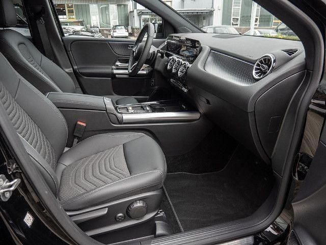 Schwarz / nachtschwarz Gebraucht 2025 Mercedes B200 Van / Kleinbus | 38.440 € - Bild 1/4