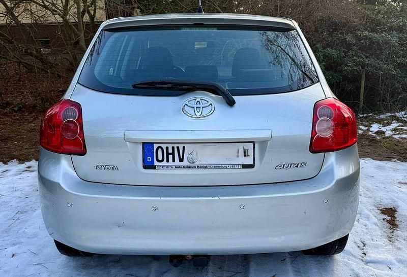 Gebraucht Toyota Auris 132 PS (97 kW) 2009 Silber Limousine