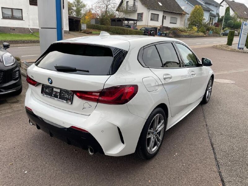 Gebraucht BMW 118 M Sport 150 PS (110 kW) 2020 Alpinweiss 3 Kleinwagen