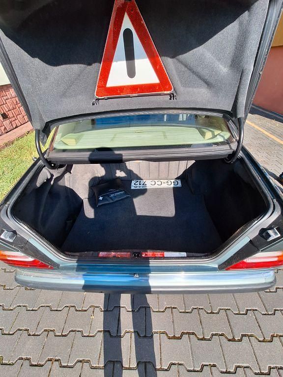 Gebraucht Mercedes E230 132 PS (97 kW) 1992 Grün Limousine