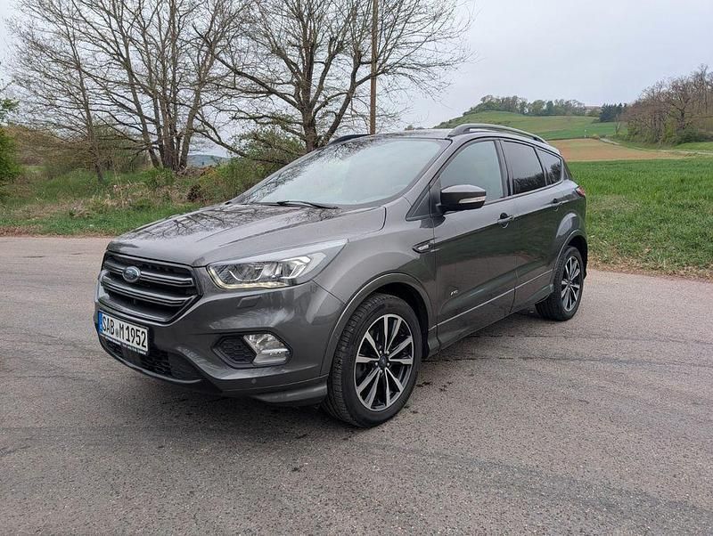 Grau Gebraucht 2018 Ford Kuga ST-Line SUV | 15.950 € (Fairer Preis) - Bild 1/2