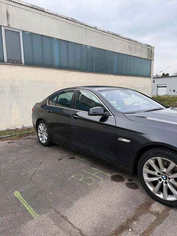 Second-hand BMW 525 204 CP (150 kW) 2013 Albastru Berlinǎ
