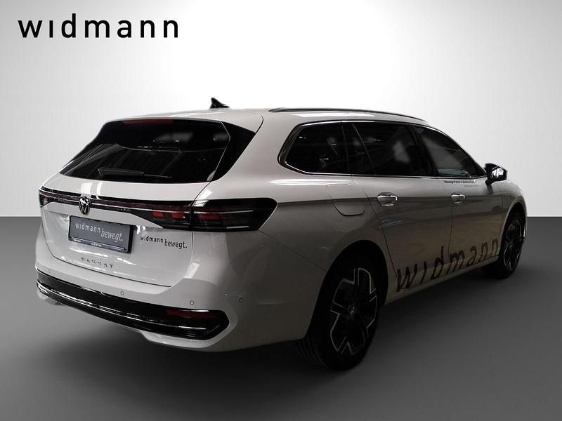 Gebraucht VW Passat Elegance 150 PS (110 kW) 2024 Pure white Kombi
