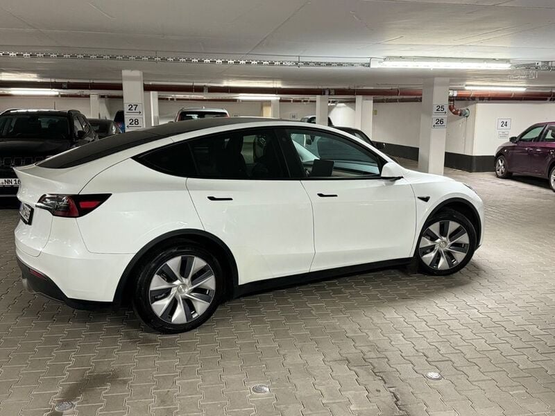 Weiß Gebraucht 2023 Tesla Model Y SUV | 32.400 € (Guter Preis) - Bild 1/4