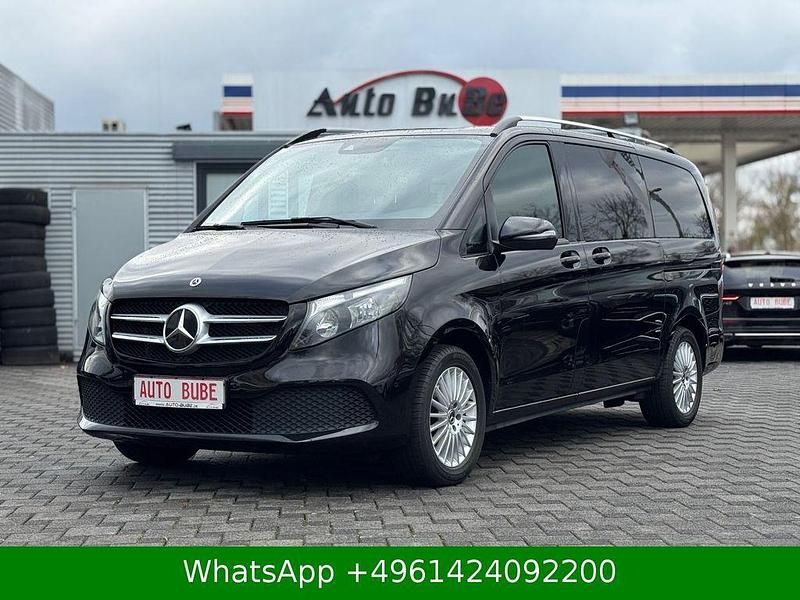 Obsidianschwarz Gebraucht 2022 Mercedes V220 Edition Van / Kleinbus | 33.900 € (Guter Preis) - Bild 1/4