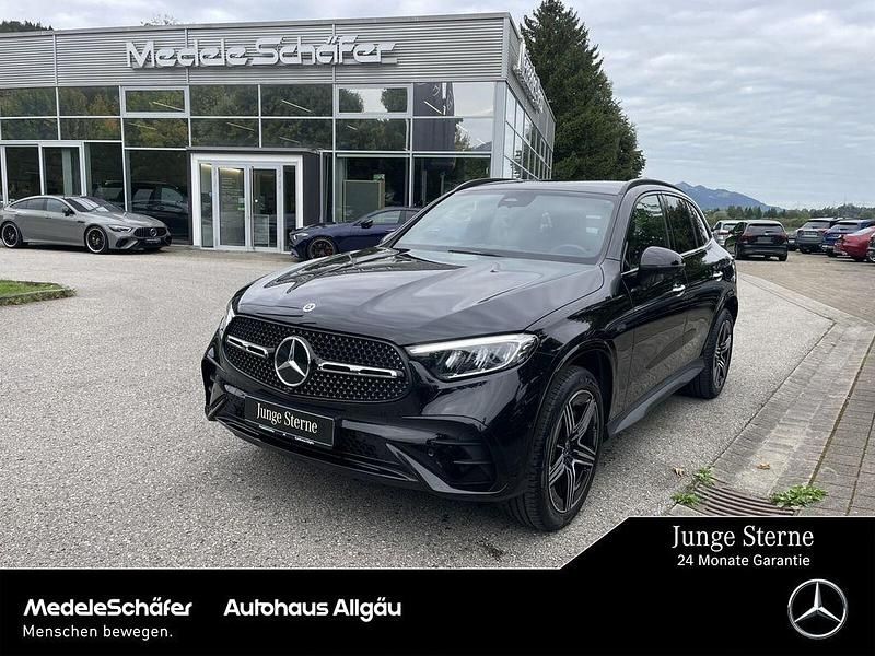 Lack obsidianschwarz Gebraucht 2024 Mercedes GLC300e AMG SUV | 61.490 € (Fairer Preis) - Bild 1/4