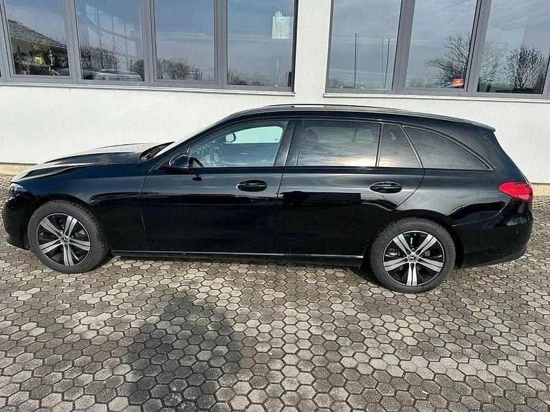 Gebraucht Mercedes C220 197 PS (144 kW) 2023 Schwarz Kombi