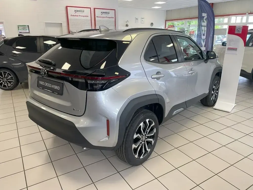 Gebraucht Toyota Yaris Cross 131 PS (96 kW) 2025 Silber SUV