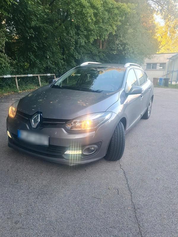 Grau Gebraucht 2014 Renault Mégane III Kombi | 5.800 € (Fairer Preis) - Bild 1/4