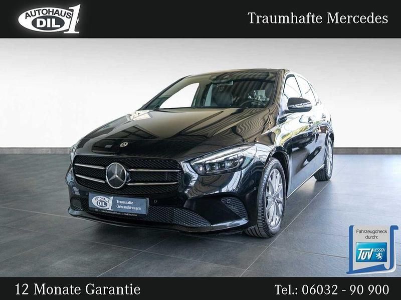 Kosmosschwarz metalliclack Gebraucht 2019 Mercedes B250 Night Van / Kleinbus | 24.650 € (Fairer Preis) - Bild 1/3
