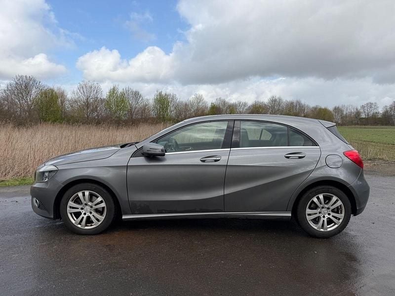 Gebraucht Mercedes A180 122 PS (89 kW) 2013 Grau Limousine