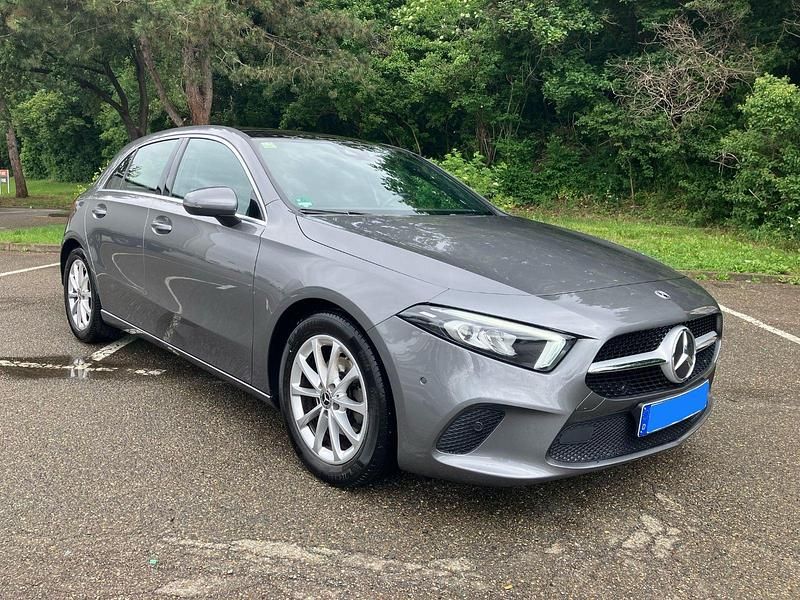 Gebraucht Mercedes A160 109 PS (80 kW) 2020 Grau Kleinwagen