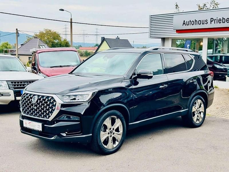 Schwarz Gebraucht 2022 Ssangyong (KGM) Rexton Sapphire SUV | 34.490 € (Fairer Preis) - Bild 1/4