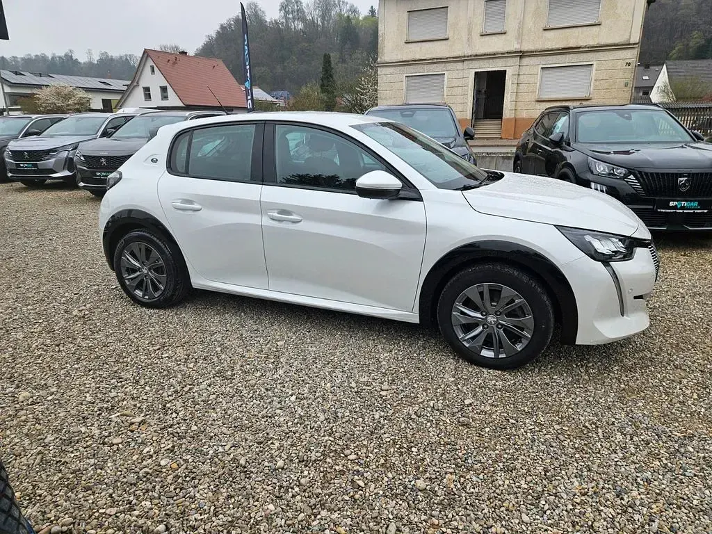 Gebraucht Peugeot 208 Allure 100 kW (136 PS) 2020 Weiß Kleinwagen