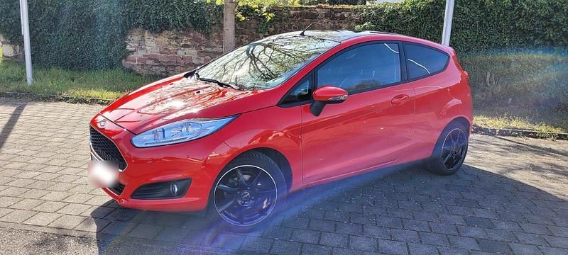 Gebraucht Ford Fiesta 101 PS (74 kW) 2017 Rot Kleinwagen
