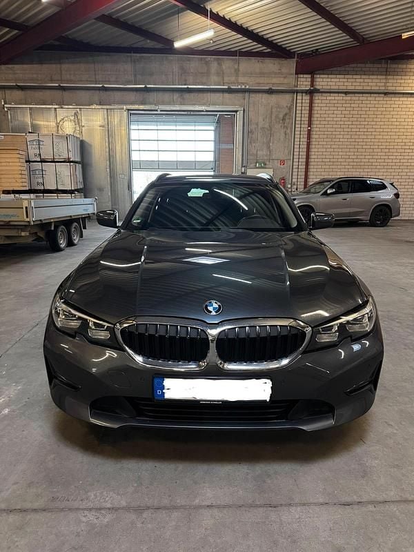 Gebraucht BMW 318 Advantage 150 PS (110 kW) 2022 Grau Kombi