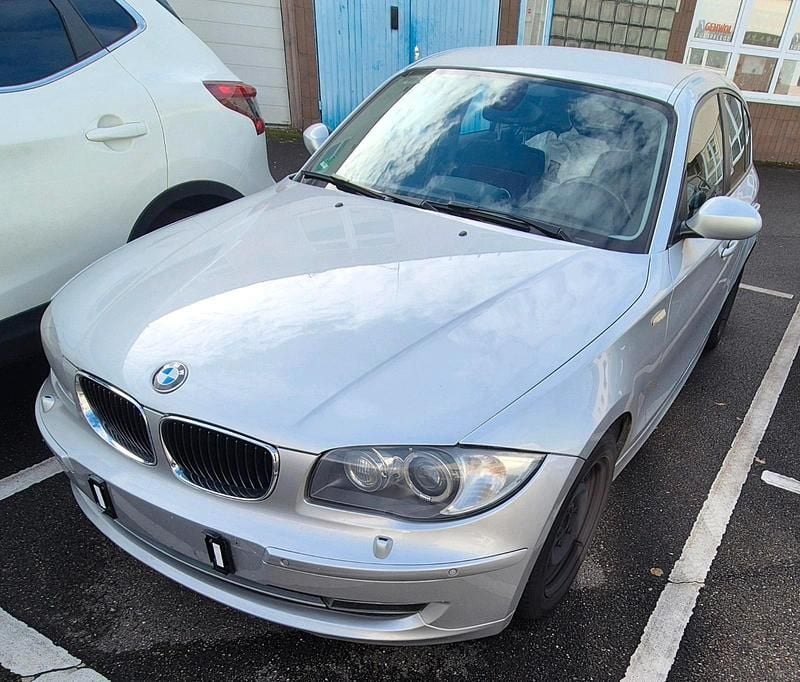 Silber Gebraucht 2009 BMW 120 Kleinwagen | 4.490 € (Guter Preis) - Bild 1/4