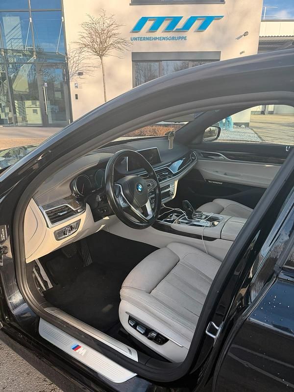 Gebraucht BMW 730 M Sport 265 PS (194 kW) 2017 Blau Limousine