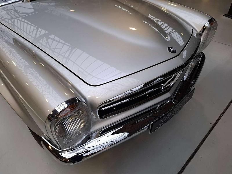 Silber Gebraucht 1967 Mercedes W113 Cabrio | 69.900 € - Bild 1/4
