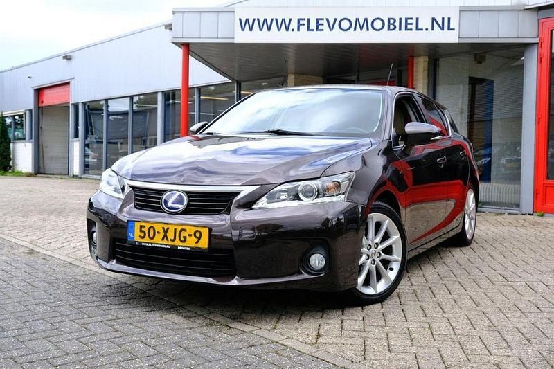Braun Gebraucht 2012 Lexus CT200h Business Edition Limousine | 9.950 € (Fairer Preis) - Bild 1/4