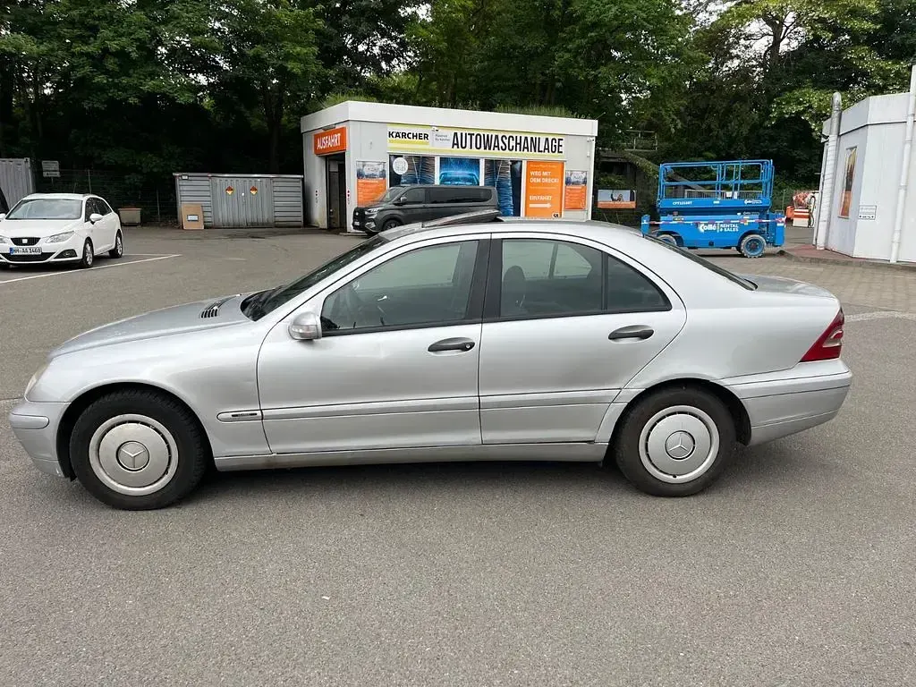Gebraucht Mercedes C200 Elegance 116 PS (85 kW) 2002 Silber Limousine