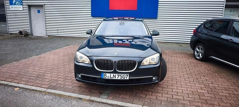 Gebraucht BMW 750L 408 PS (300 kW) 2011 Grau Limousine