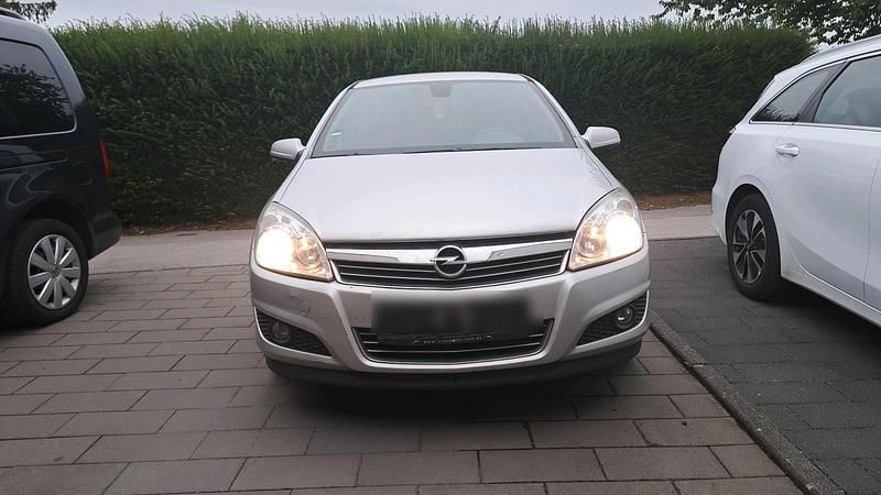 Silber Gebraucht 2009 Opel Astra Limousine | 1.300 € (Superpreis) - Bild 1/4