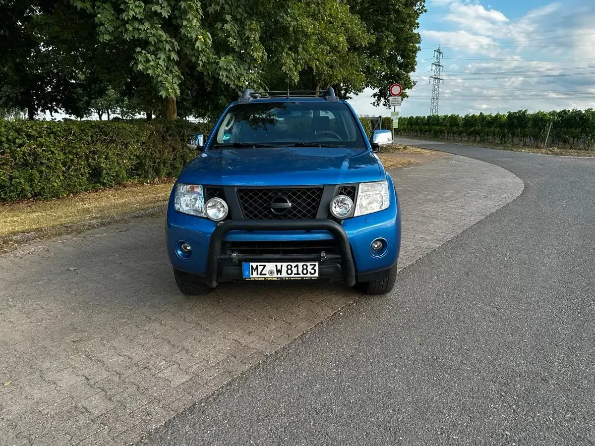 Gebraucht Nissan Navara SE 190 PS (139 kW) 2011 Blau Pickup