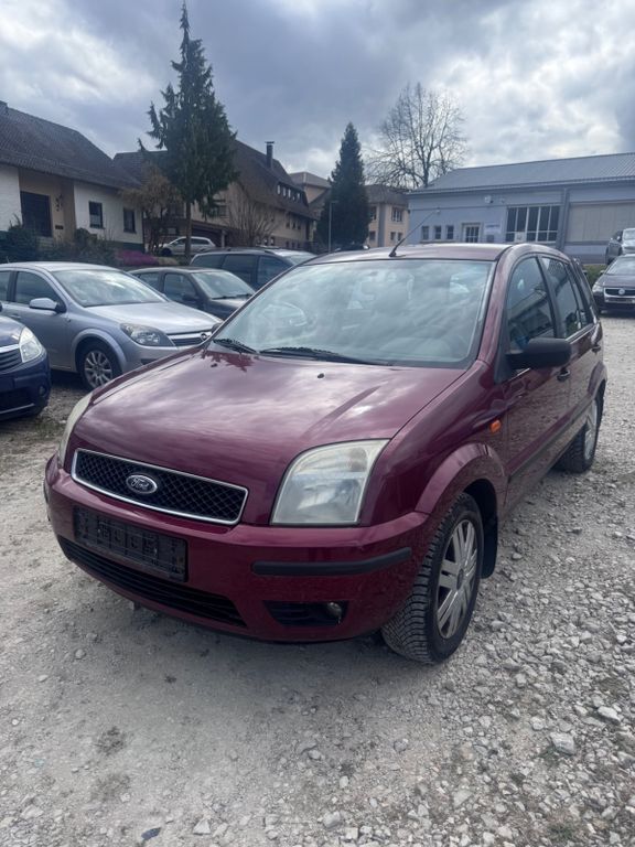 Rot Gebraucht 2003 Ford Fusion Limousine | 550 € (Superpreis) - Bild 1/4
