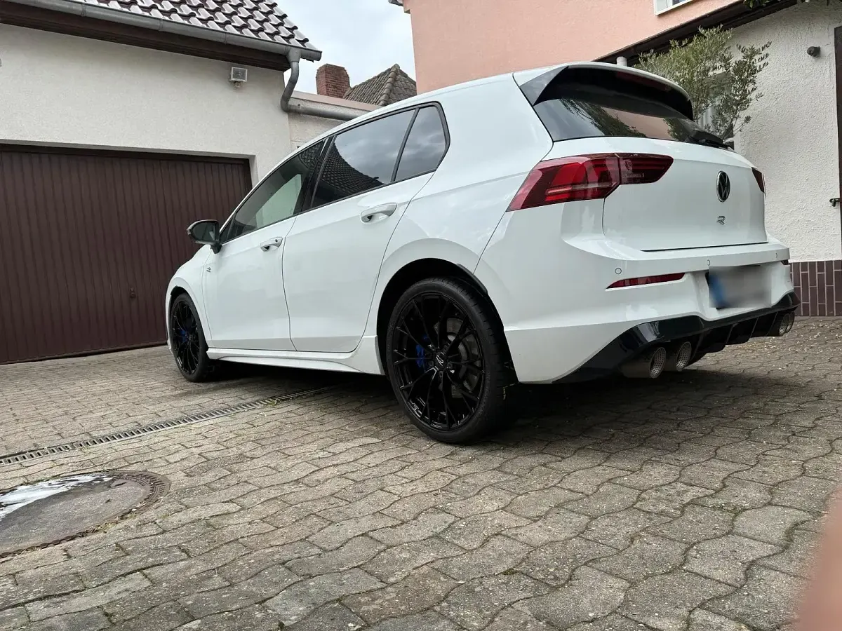 Gebraucht VW Golf VIII R 333 PS (244 kW) 2025 Weiß Limousine