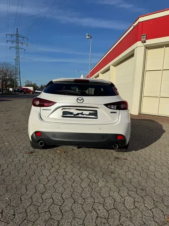 Gebraucht Mazda 3 Sports-Line 120 PS (88 kW) 2015 Weiß Limousine