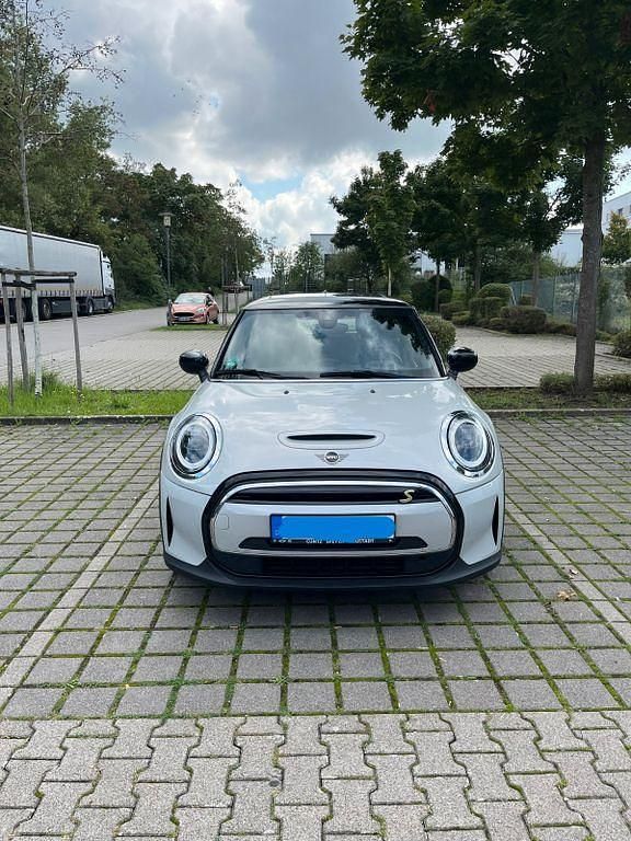Weiß Gebraucht 2021 Mini Cooper SE Classic Kleinwagen | 15.900 € (Fairer Preis) - Bild 1/4