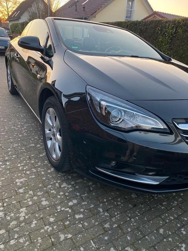 Gebraucht Opel Cascada 165 PS (121 kW) 2015 Schwarz Cabrio