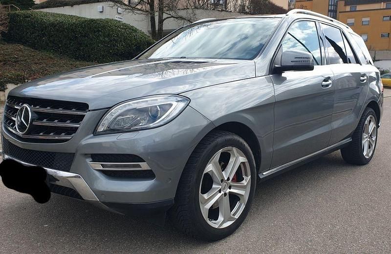 Grau Gebraucht 2013 Mercedes ML350 SUV | 19.900 € (Fairer Preis) - Bild 1/4