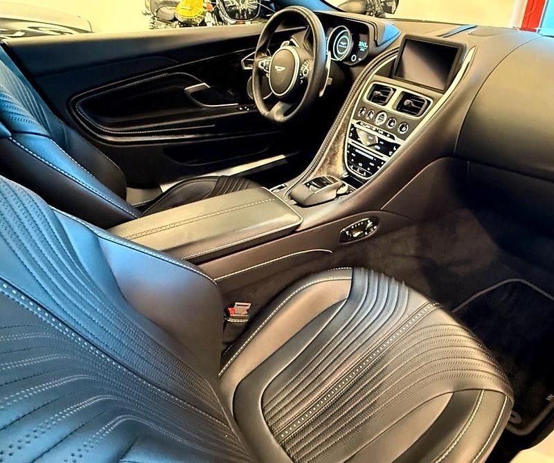 Gebraucht Aston Martin DB11 510 PS (375 kW) 2019 Schwarz Coupé