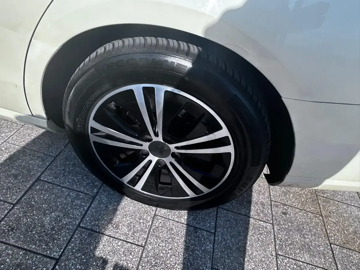 Brugt Mercedes E200 Exclusive 150 HK (110 kW) 2018 Gul Sedan