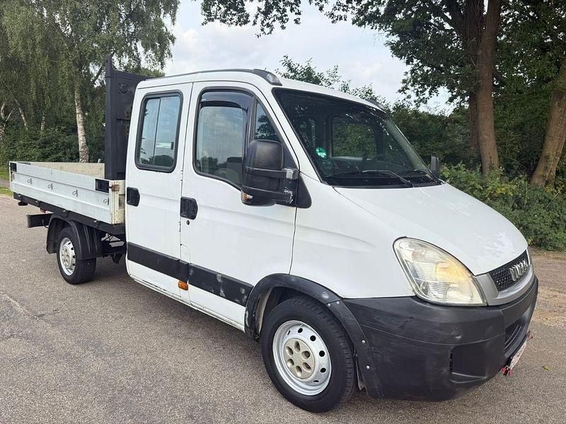 Weiß Gebraucht 2011 Iveco Daily Van / Kleinbus | 6.999 € (Fairer Preis) - Bild 1/4