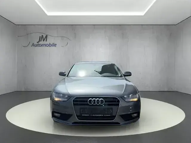 Gebraucht Audi A4 Attraction 204 PS (150 kW) 2014 Grau Limousine