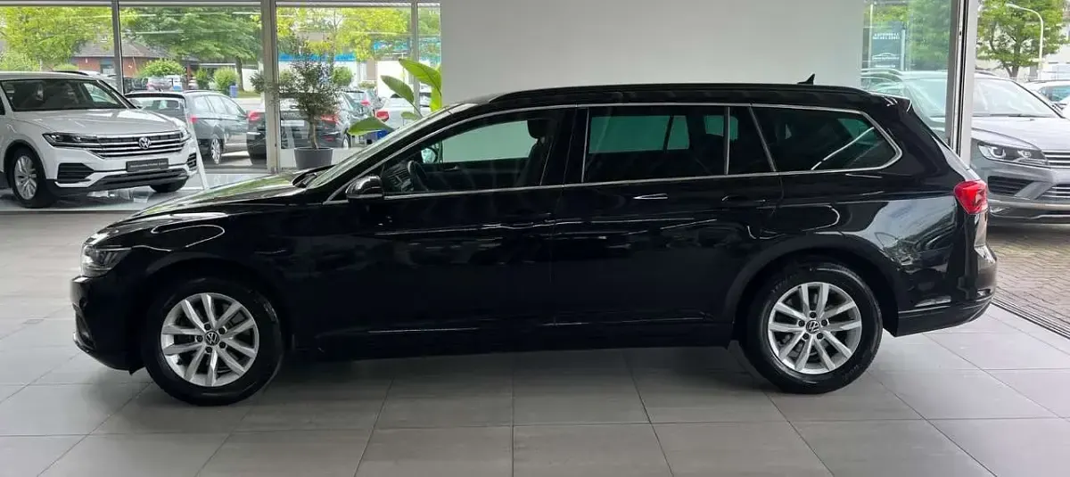 Gebraucht VW Passat 122 PS (89 kW) 2023 Schwarz Kombi