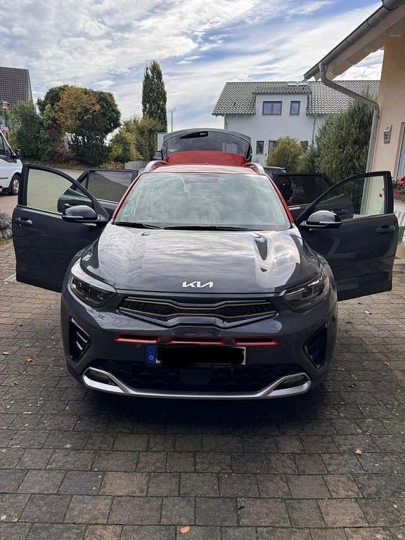 Grau Gebraucht 2022 Kia Stonic GT-Line SUV | 18.999 € (Etwas zu teuer) - Bild 1/4