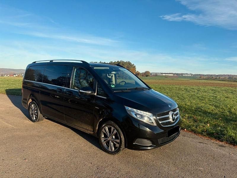 Schwarz Gebraucht 2016 Mercedes V250 Avantgarde Van / Kleinbus | 34.250 € (Fairer Preis) - Bild 1/4