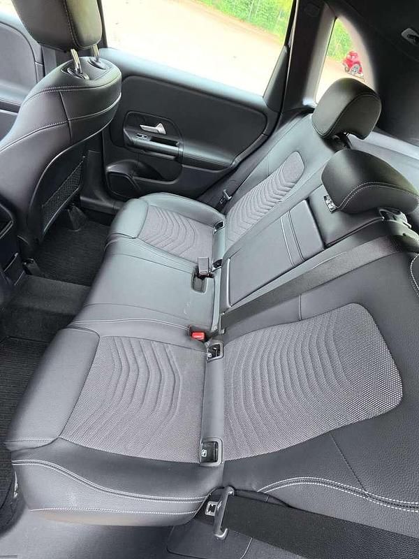 Gebraucht Mercedes B180 Style 116 PS (85 kW) 2019 Schwarz Van / Kleinbus