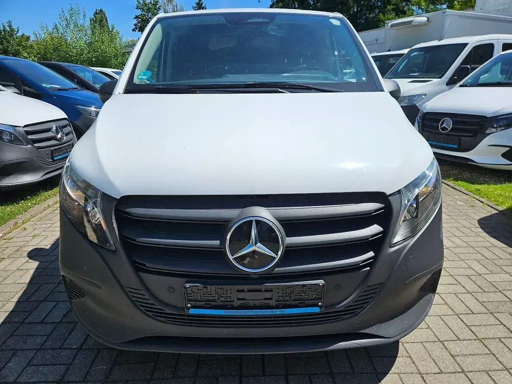 Gebraucht Mercedes Vito 163 PS (119 kW) 2024 Arktikweiss Van