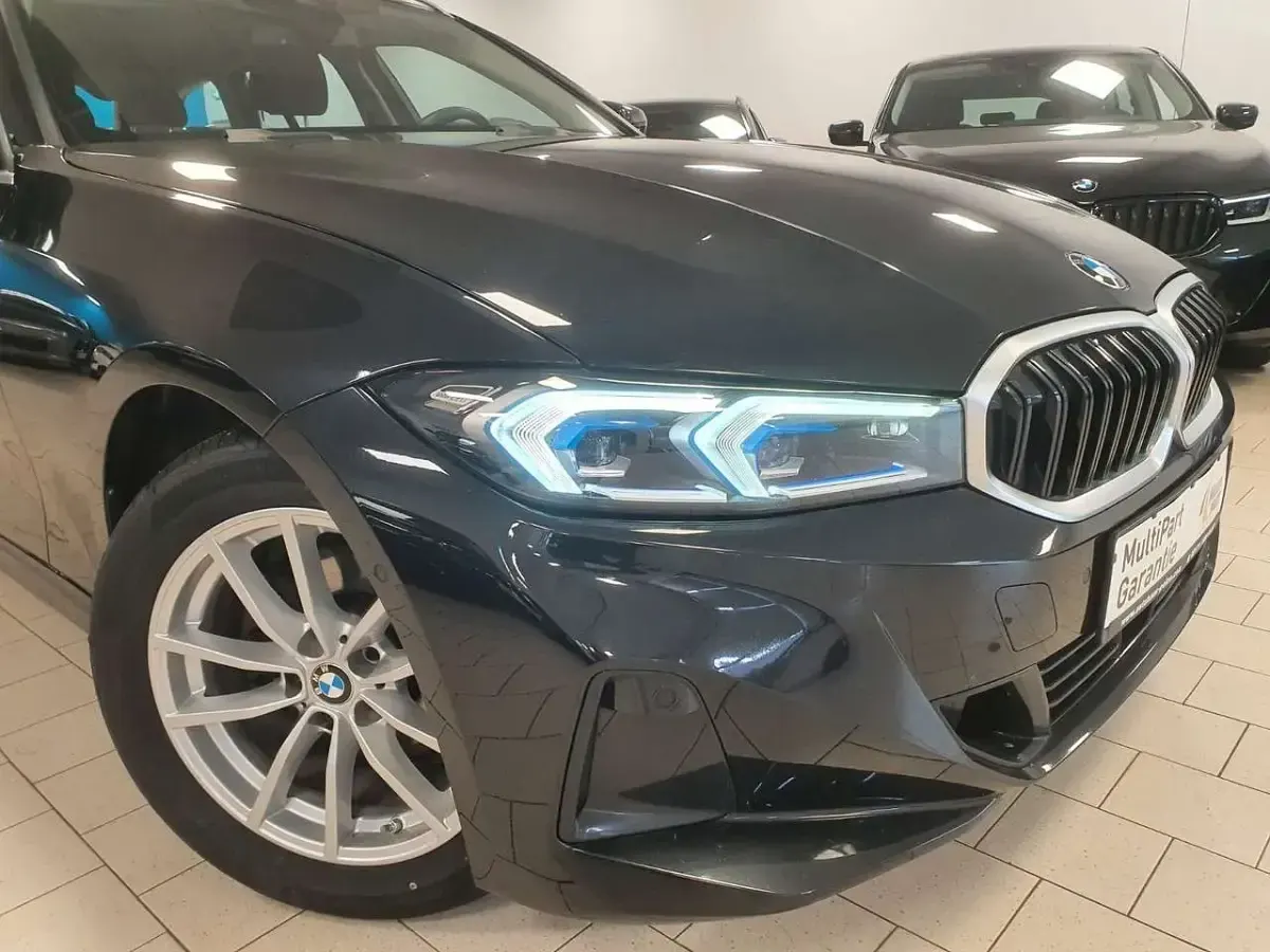 Gebraucht BMW 320 190 PS (139 kW) 2023 Schwarz Limousine