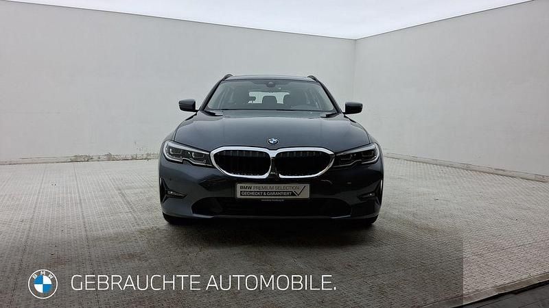 Grau Gebraucht 2020 BMW 330e Kombi | 28.309 € (Fairer Preis) - Bild 1/4