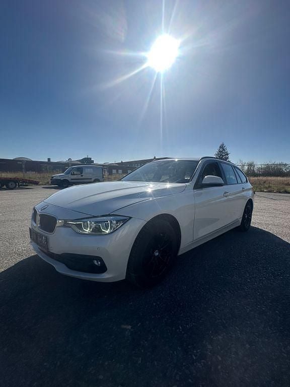 Gebraucht BMW 318 Advantage 150 PS (110 kW) 2017 Weiß Kombi