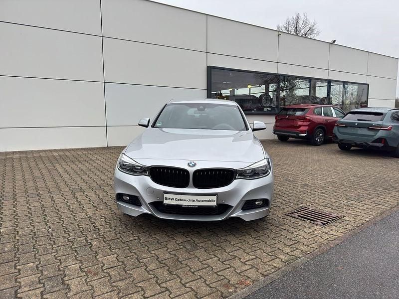 Gebraucht BMW 330 M Sport 252 PS (185 kW) 2017 Glaciersilber metallic Limousine