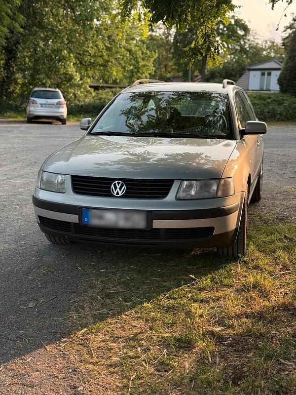 Silber Gebraucht 2000 VW Passat Edition Kombi | 850 € (Guter Preis) - Bild 1/4