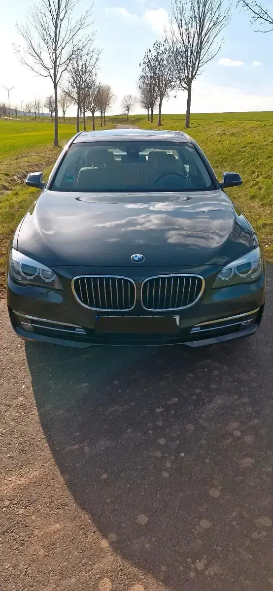 Gebraucht BMW 730 258 PS (189 kW) 2013 Silber Limousine